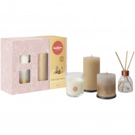 Bolsius Giftset Medium Home Sweet Home - Geurstokjes en Geurkaars - Vanille - 4 Delig - Merk Bolsius - Aantal branduren Nvt - Geur Vanille